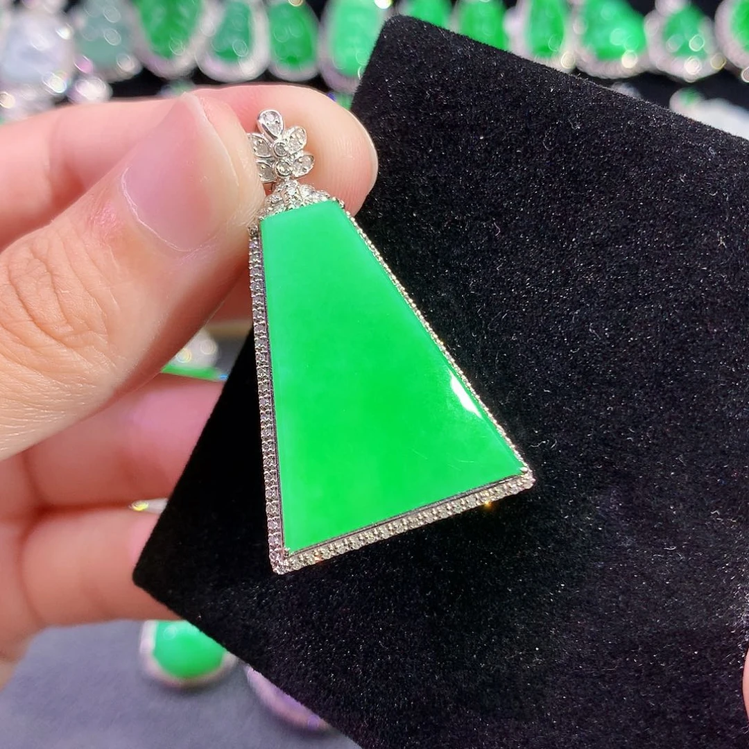 翡翠18K金镶嵌颈饰