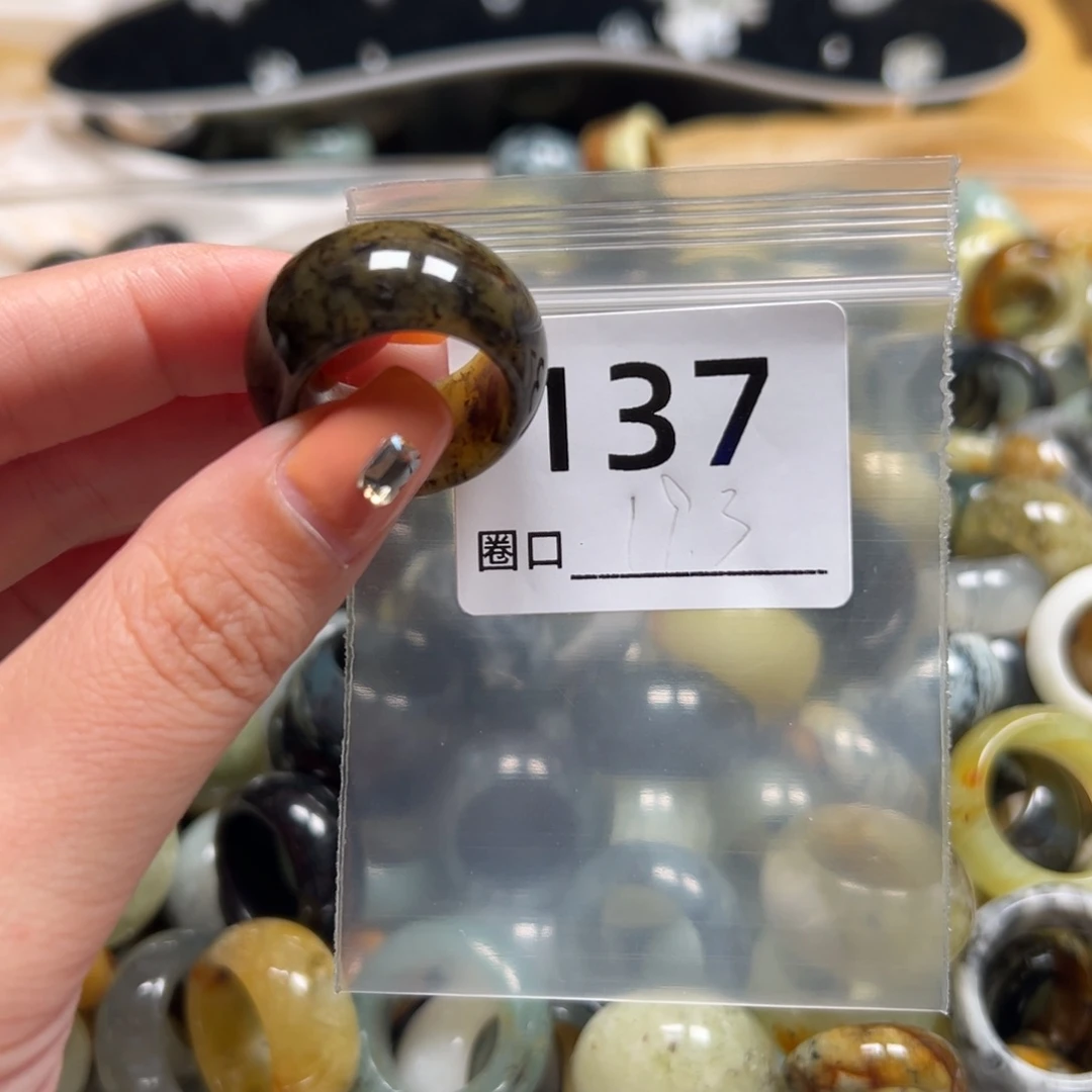 家***贝蛇纹石玉未镶嵌戒指