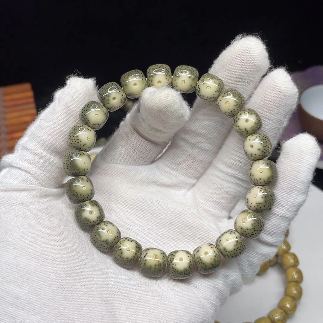 星月菩提吊坠162。10/9绿包白黄金瞳