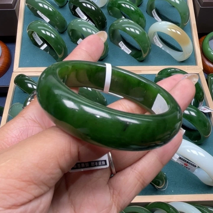 和田玉(碧玉)未镶嵌手镯