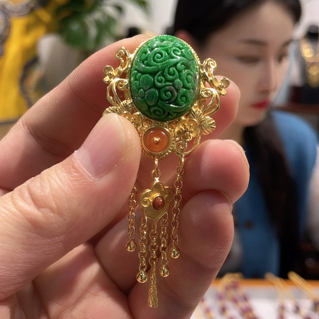 翡翠未镶嵌颈饰戒指