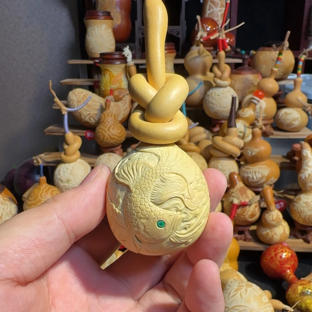有机玻璃龙鱼雕刻八字