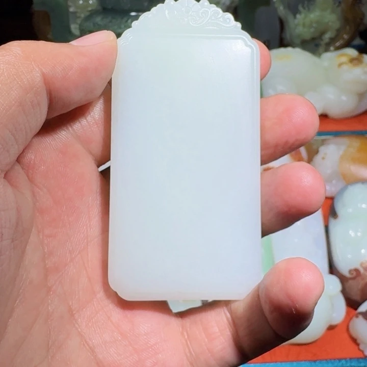 透闪石质玉未镶嵌把件