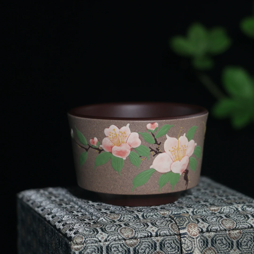 A214[宜兴原矿]纯手工立体堆绘玉兰花主人杯100 CC手绘