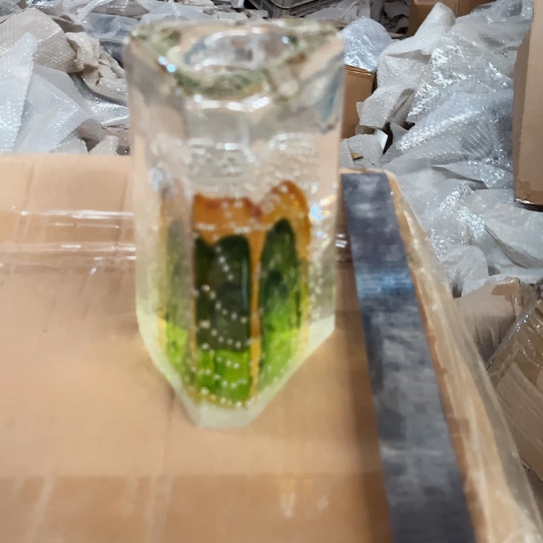 手工艺品琉璃琉璃的颜色是什么颜色的