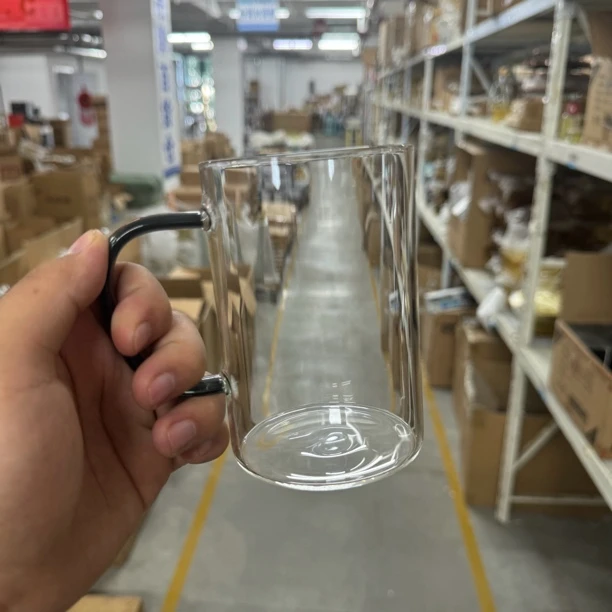简约直筒黑把玻璃杯