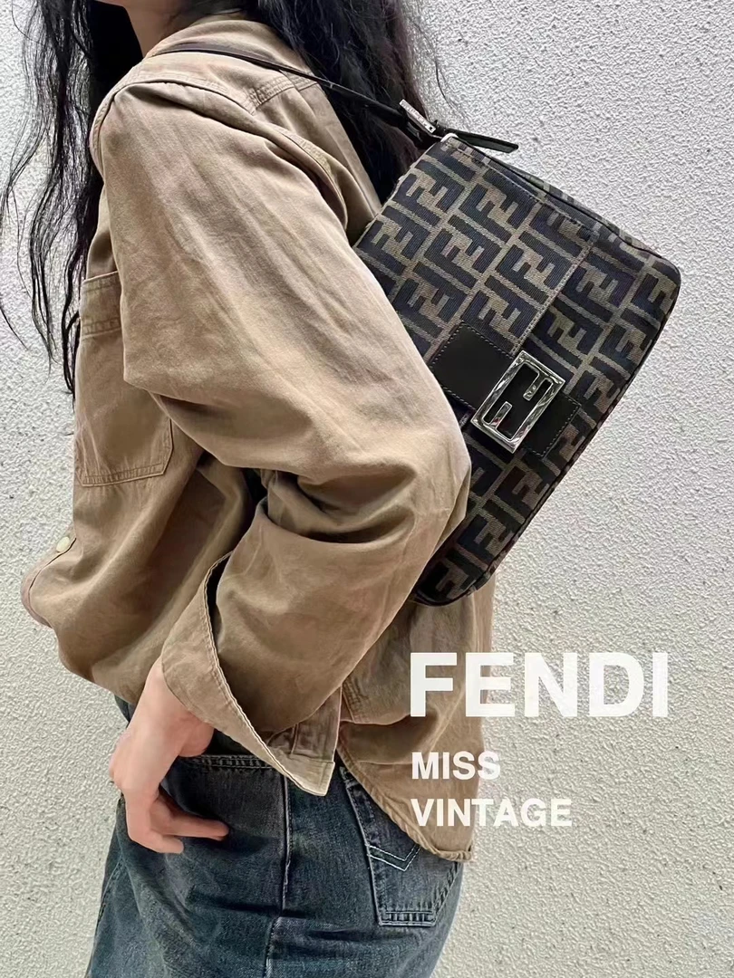 95新 FENDI/芬迪 觅时/银扣大法棍包/114028