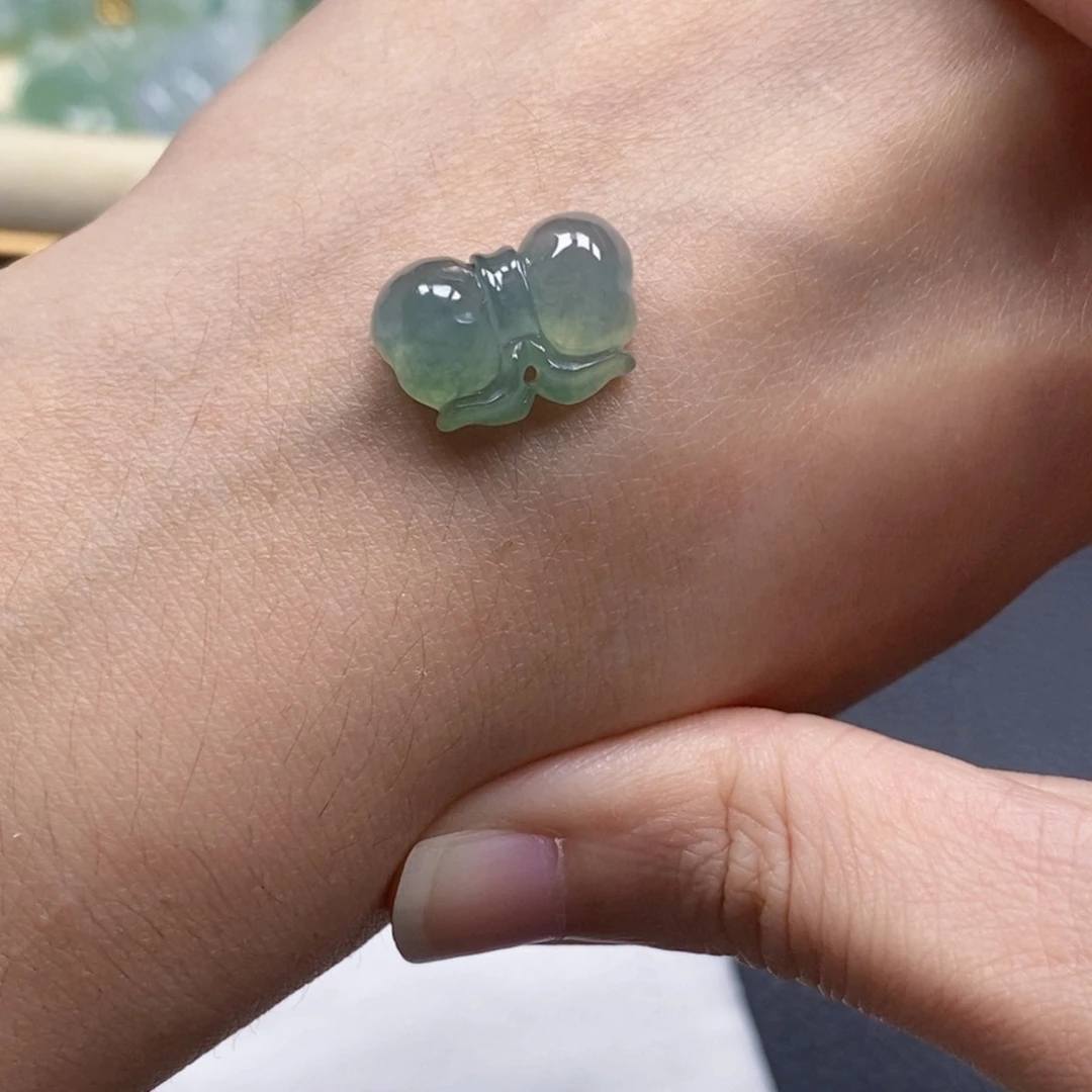 翡翠未镶嵌颈饰闪