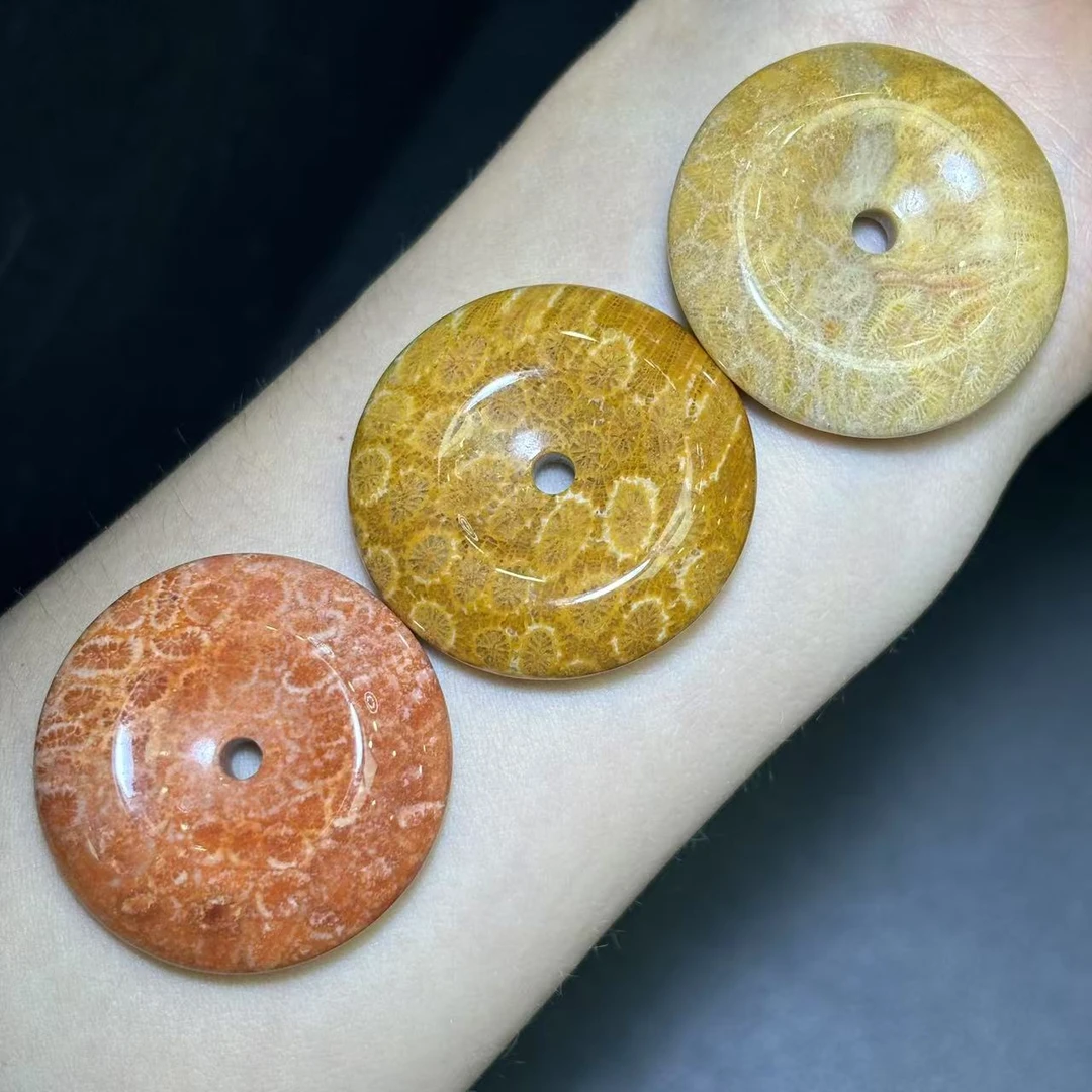 面面来财珠宝C11212-硅化红瑚玉平安扣-配绳多样性发其一