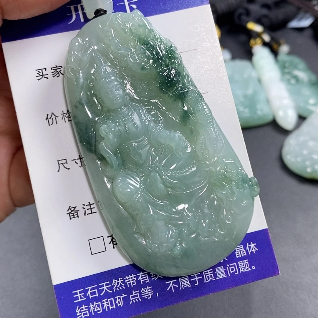 潍***司翡翠未镶嵌颈饰翡翠