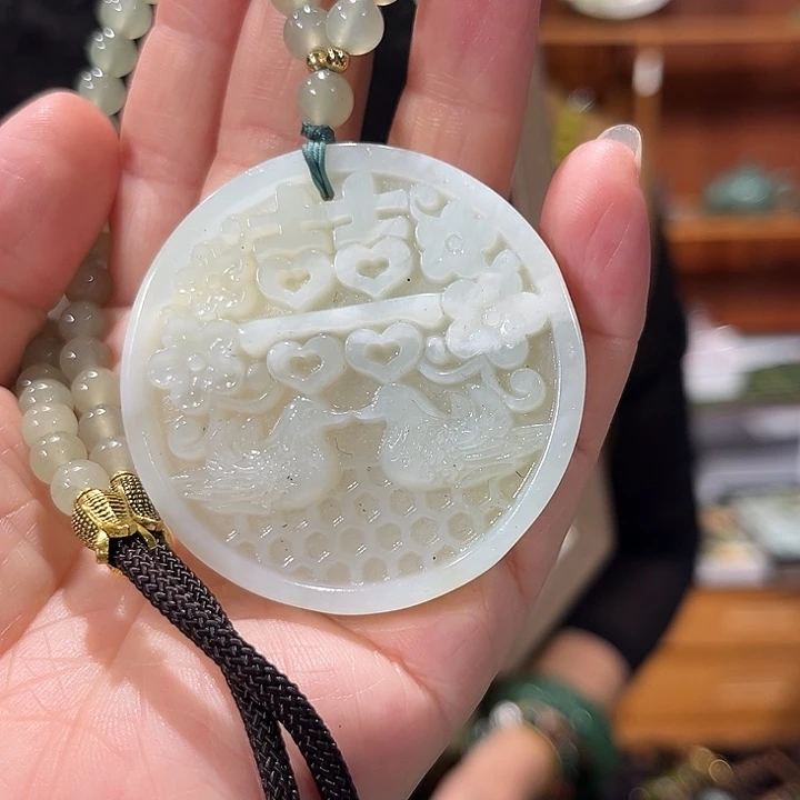 颈饰未镶嵌和田玉