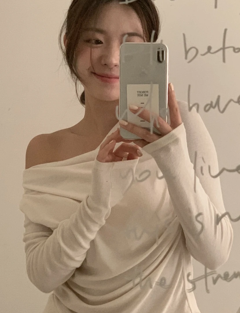 No退No换壹韩国东大门女装2025年秋冬新款修身设计感打底衫女034c