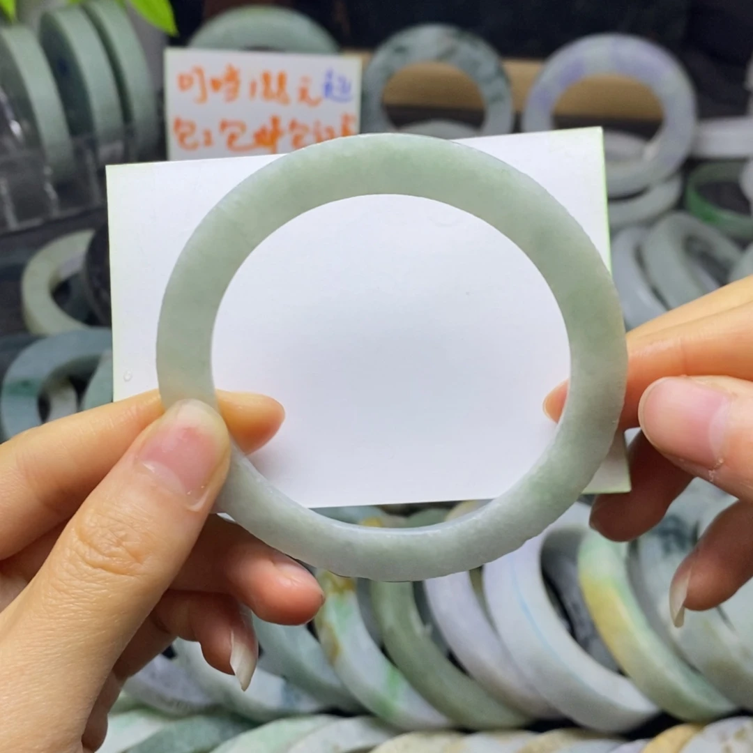 定制翡翠未镶嵌手镯