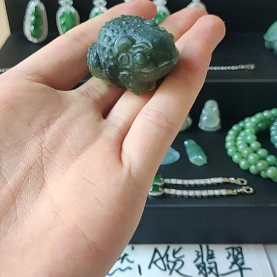 和田玉（糖玉）未镶嵌挂件金蟾