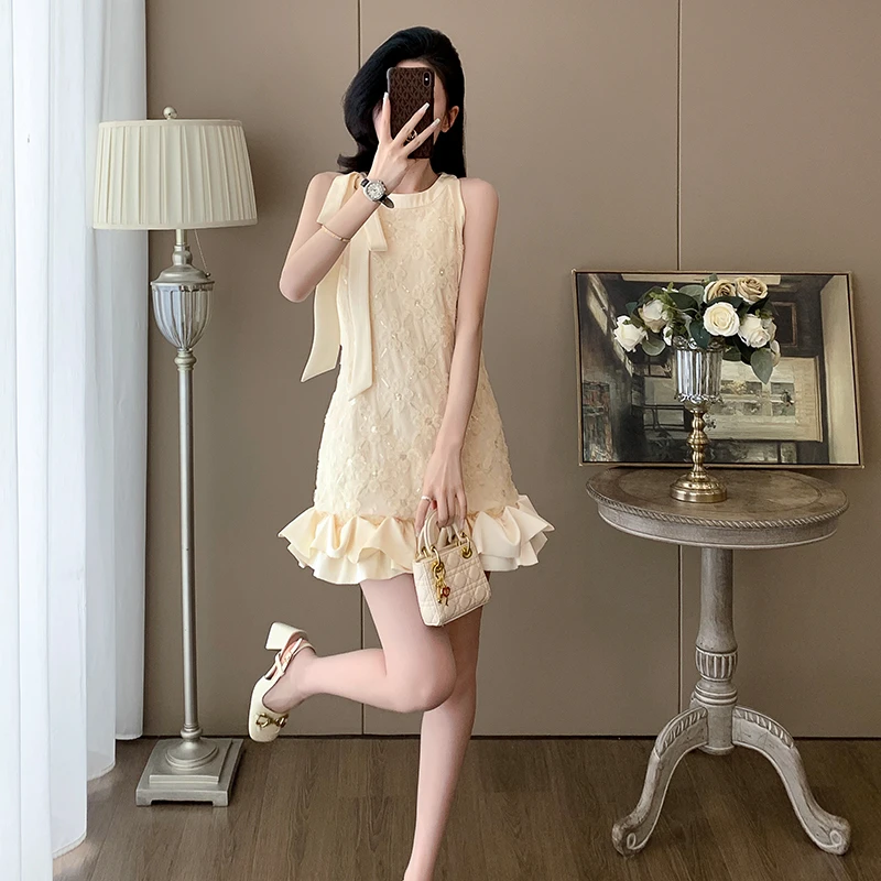 夏季无袖漏肩挂脖花苞短裙小众设计感法式千金风亮片小香风连衣裙