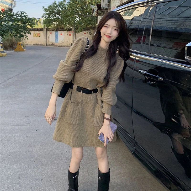 复古气质卡其色长袖针织连衣裙女秋冬加厚裙子收腰显瘦小个子短裙