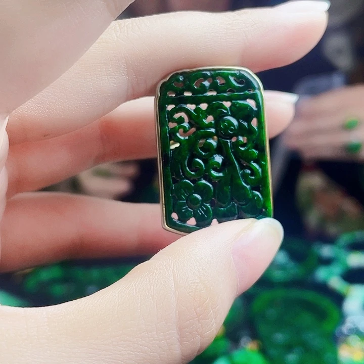 颈饰未镶嵌翡翠多样性