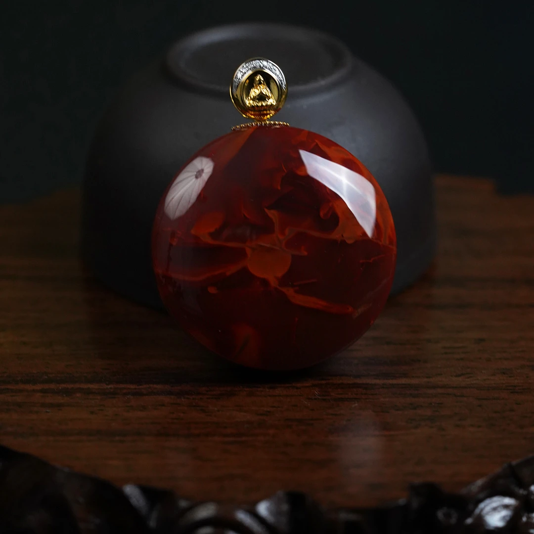 【凤鸣珠宝】天然南红原矿18K金镶嵌典藏级高品阶牛血红吊坠 D-875