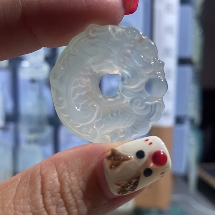 岫玉未镶嵌颈饰吊坠