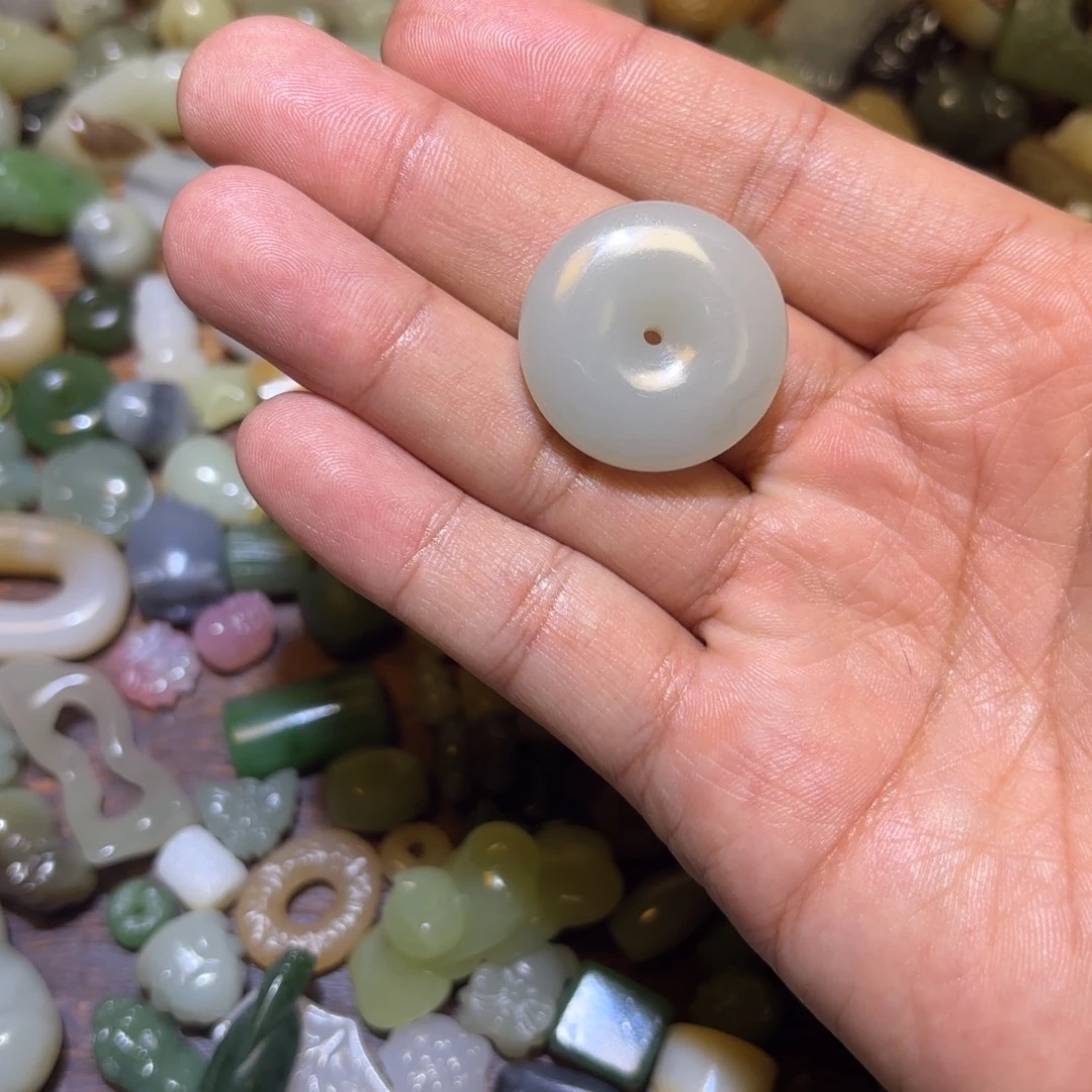 和田玉未镶嵌珠宝半成品