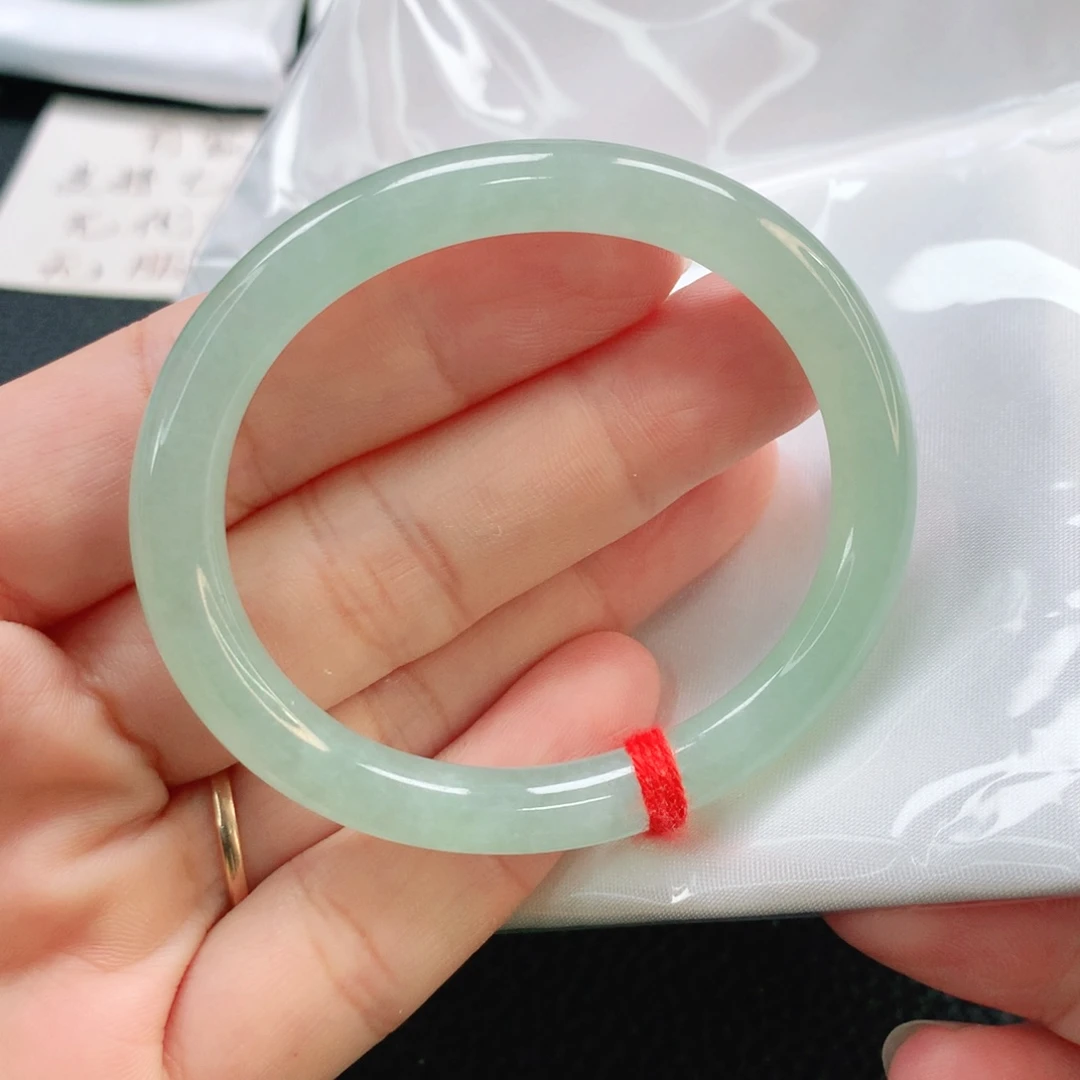 未镶嵌手镯（圆镯）翡翠50贵妃