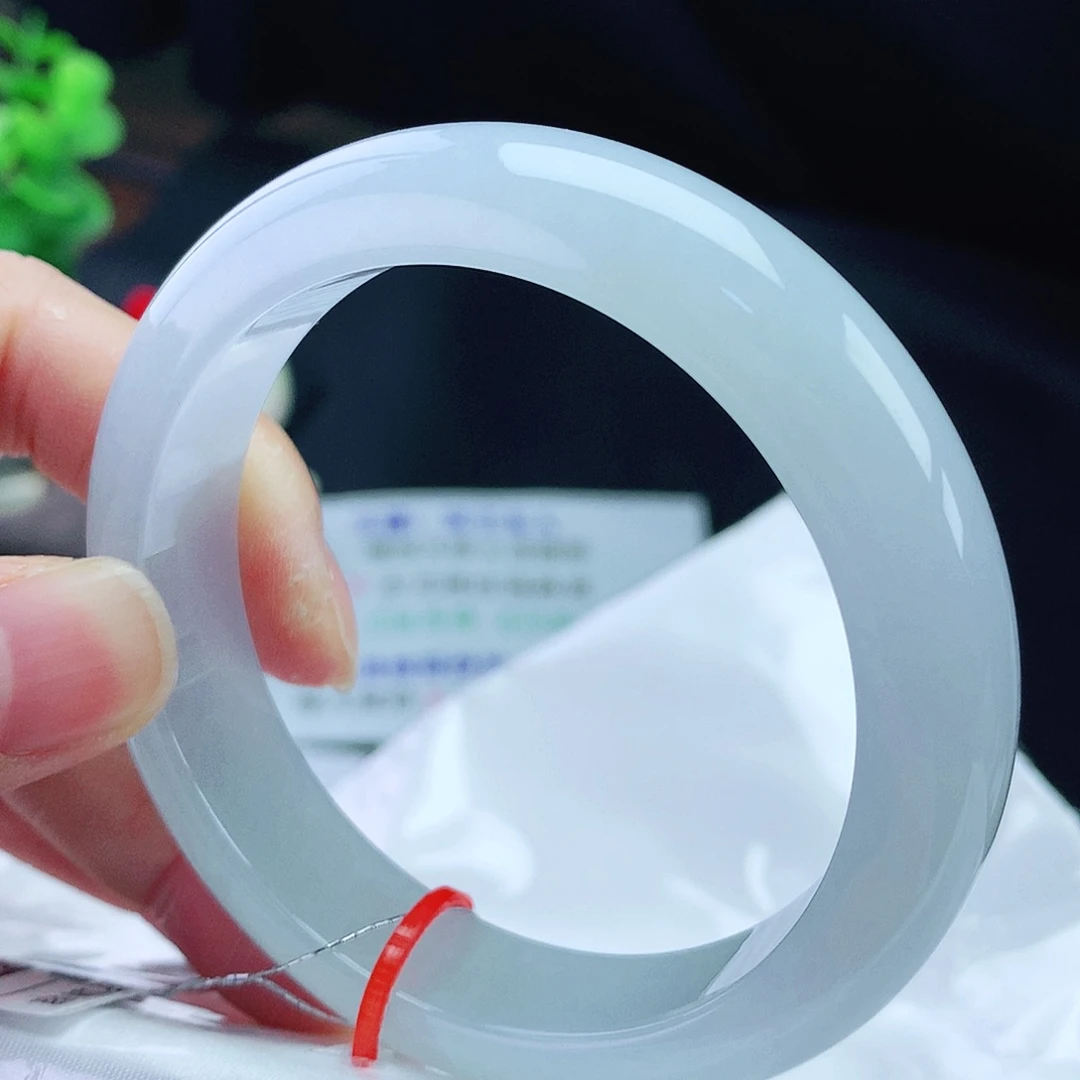 翡翠手镯未镶嵌55圈