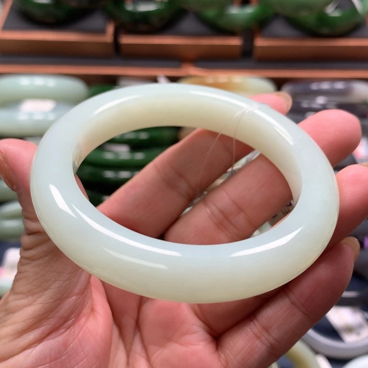 【闪购商品】未镶嵌手镯和田玉