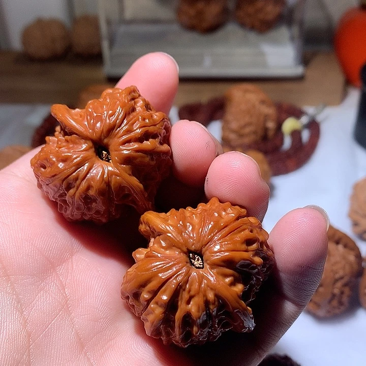 文玩核桃把件血麒麟