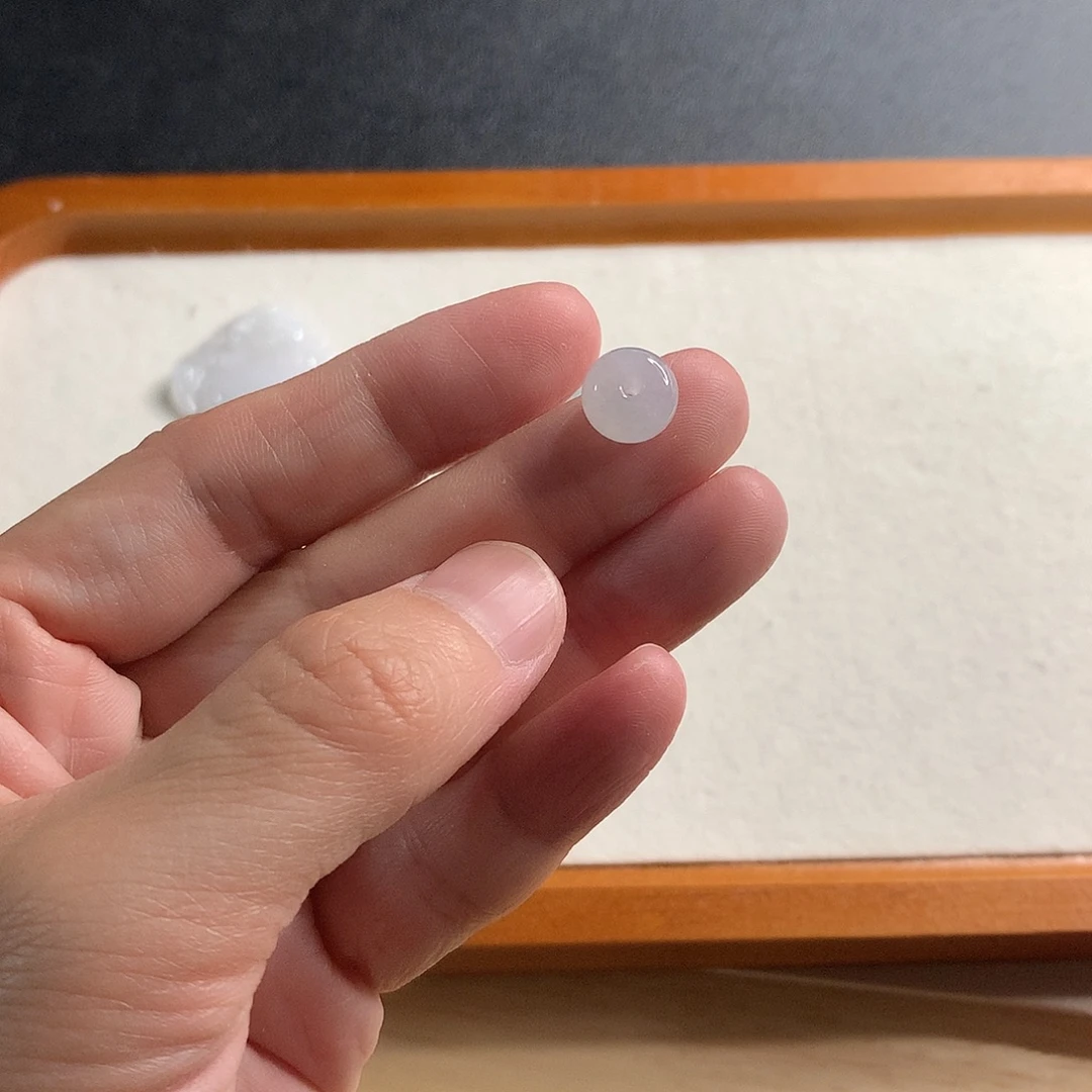 翡翠未镶嵌颈饰扣