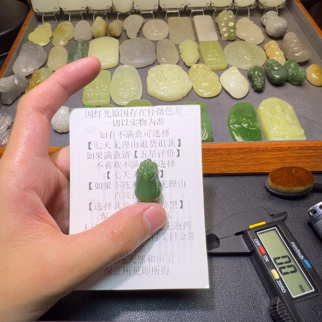 辛****和田玉未镶嵌颈饰