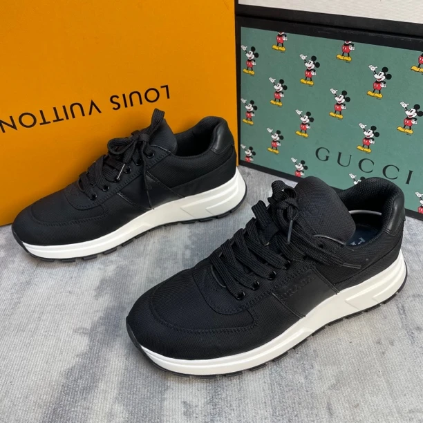 99新 Prada/普拉达 黑色帆布经典系带运动鞋/40码