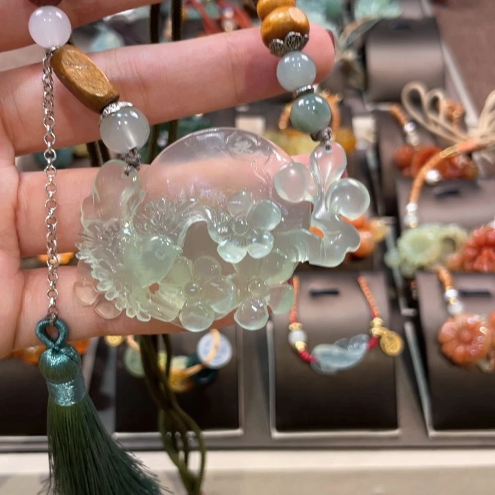 蛇纹石玉颈饰未镶嵌