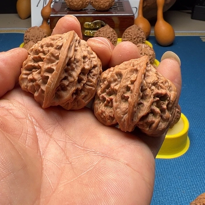 文玩核桃吊坠野牛全品无修40尺