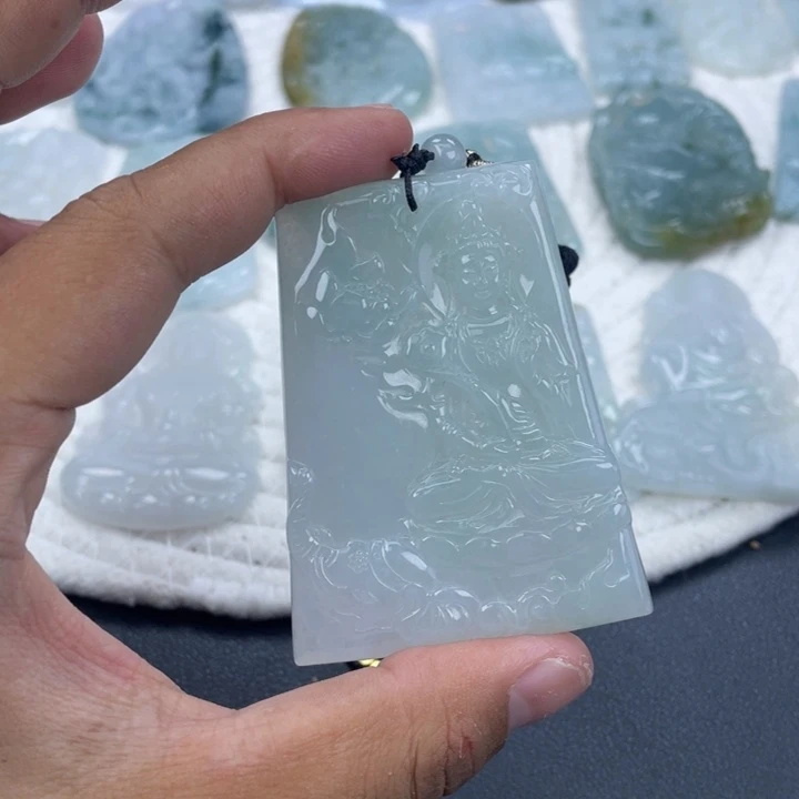 颈饰未镶嵌翡翠普贤菩萨