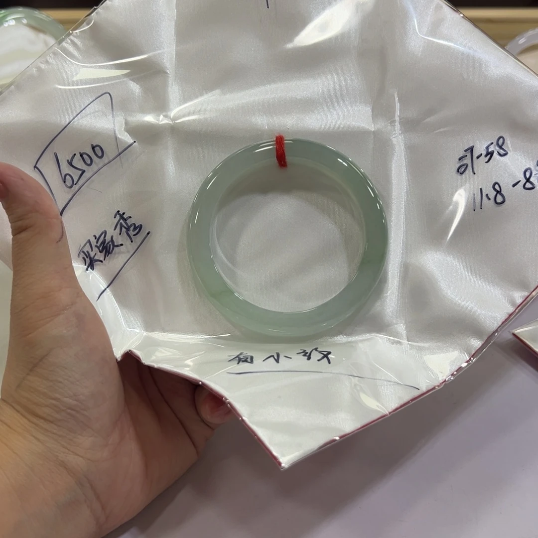 Y***d翡翠未镶嵌手镯手镯