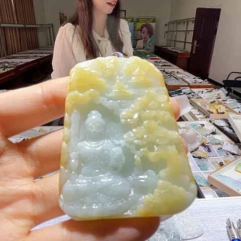 翡翠未镶嵌颈饰一个