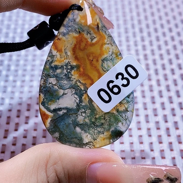 玛瑙/玉髓颈饰合金为**狂