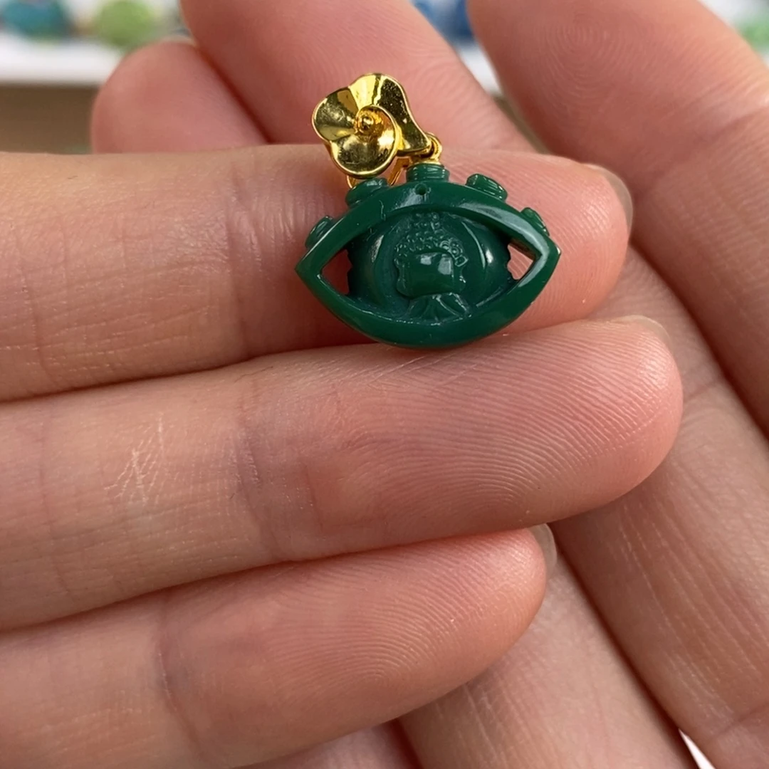 绿松石未镶嵌。佛眼