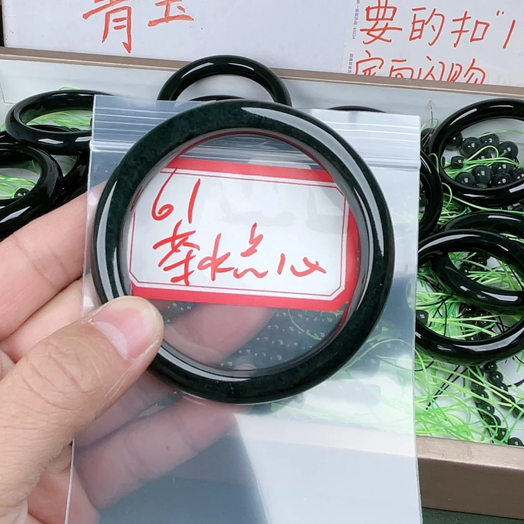 茶***心和田玉未镶嵌手镯