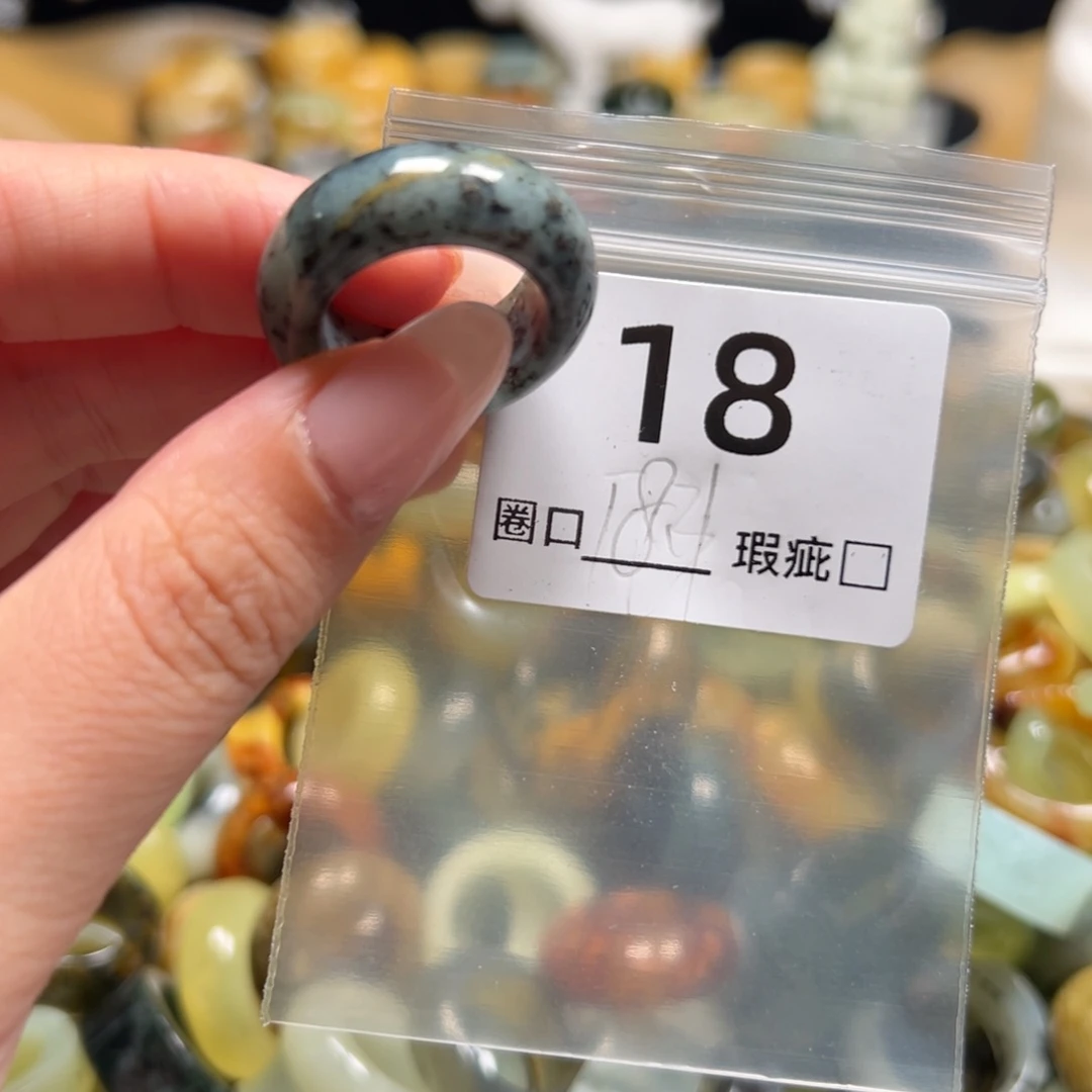 徍****蛇纹石玉未镶嵌戒指