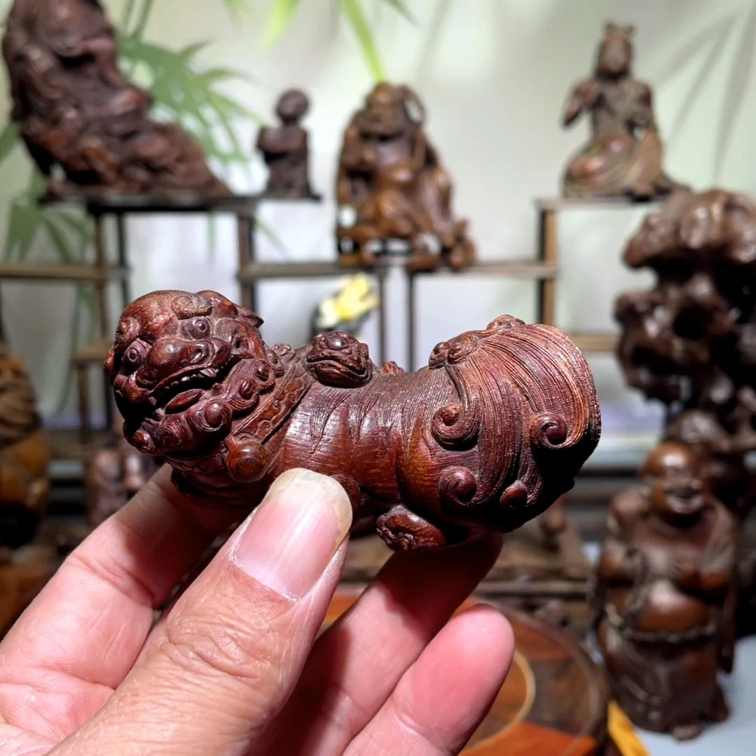 竹竹根雕狮子，太师，少师，手把剑一对。