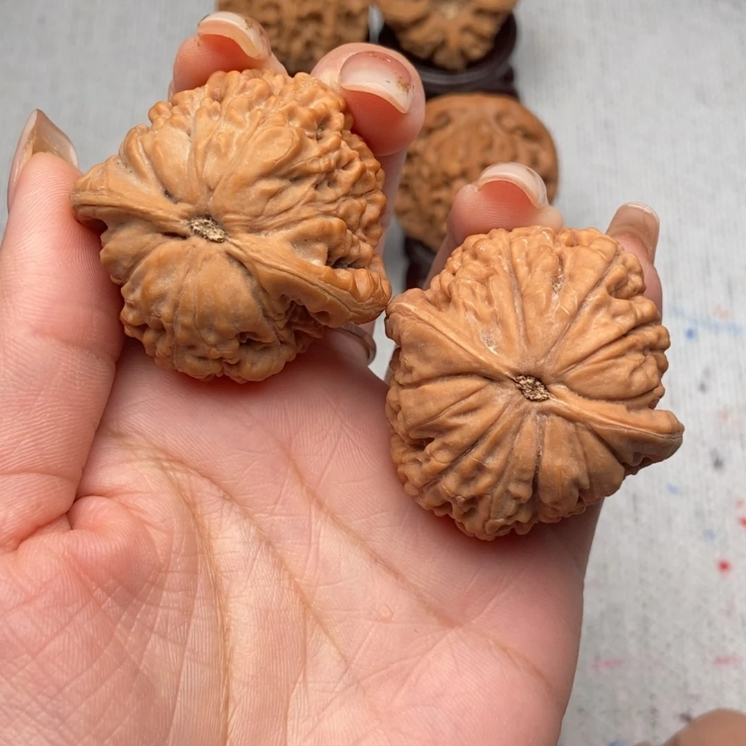 风***行文玩核桃吊坠血麒麟