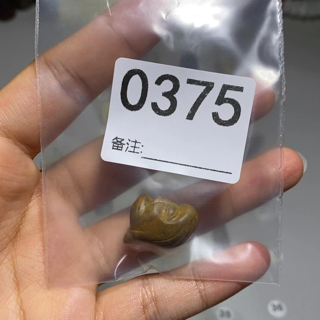 颈饰未镶嵌透闪石质玉时****梢