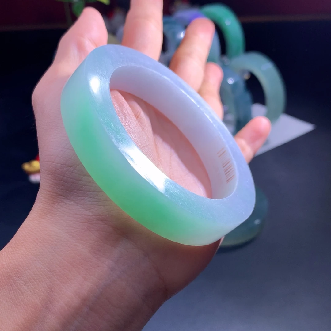 未镶嵌翡翠手镯定制翡翠