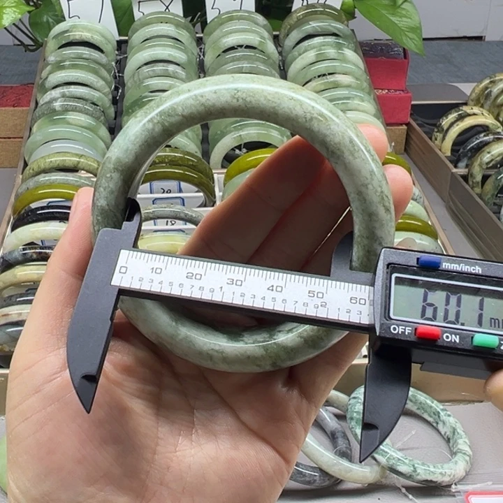 蛇纹石玉未镶嵌手镯18