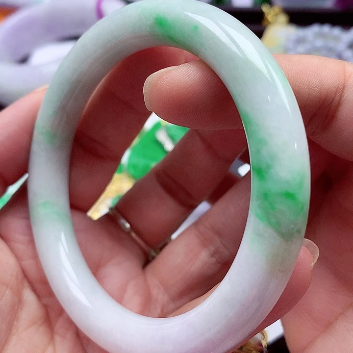 翡翠未镶嵌手镯翡翠手镯有纹处理