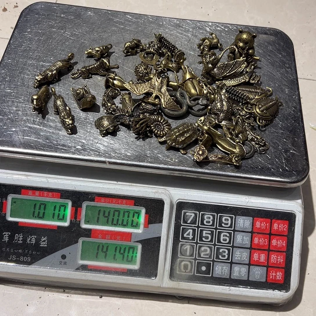 清*微瑕疵黄铜摆件工艺品