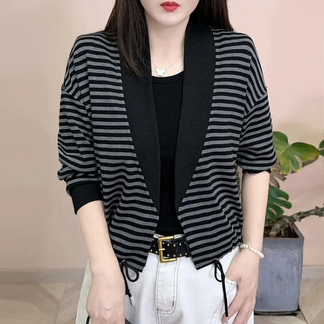2025秋季新品时尚百搭显瘦休闲修身条纹设计感女士外套上衣8141