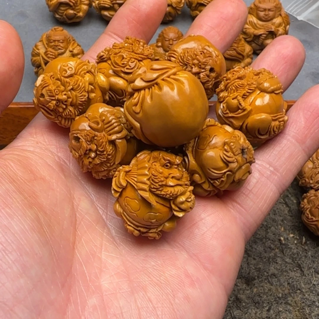 橄榄核吊坠东**格……………………