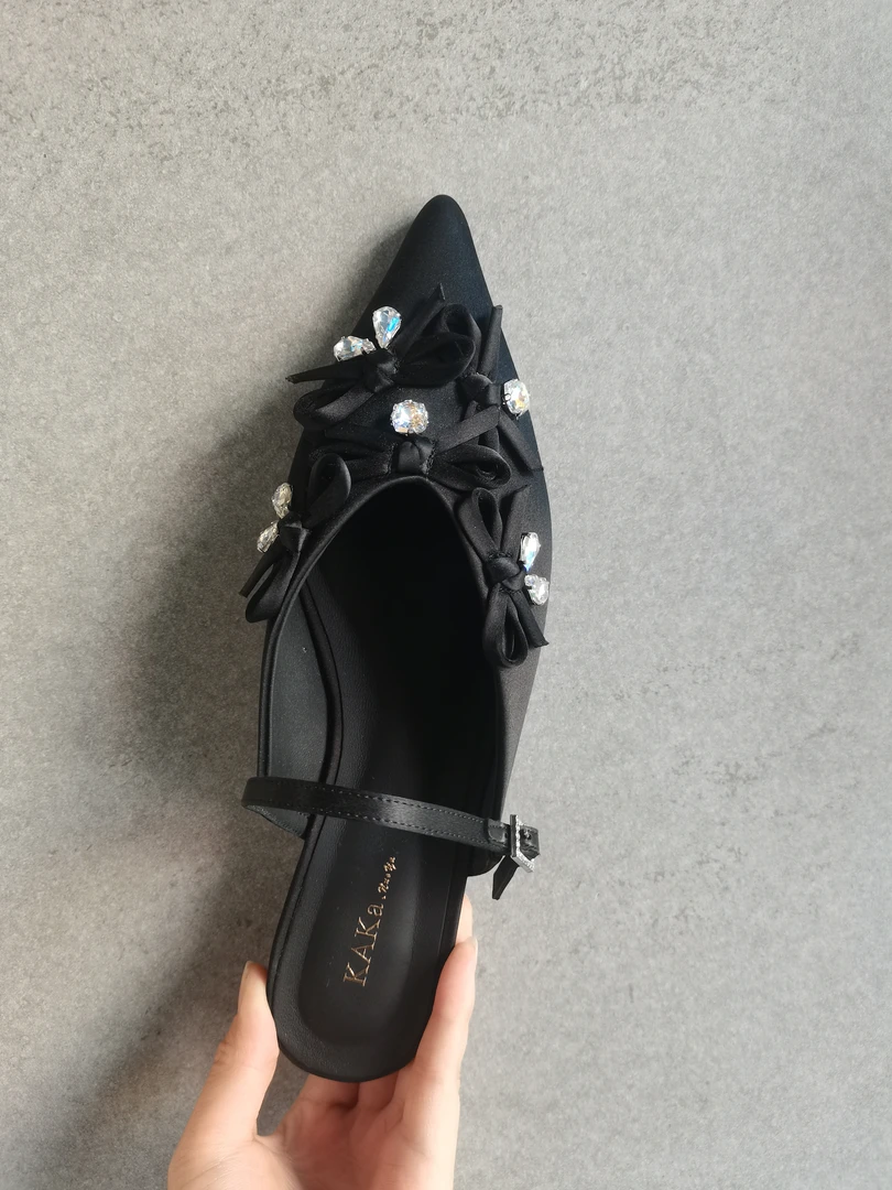 卡卡诺亚 2343 带钻时装半拖尖头低跟时尚气质